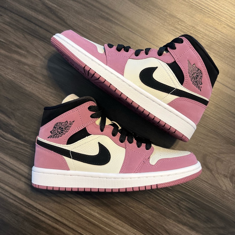 Jordan 1 Mid SE Light Mulberry (W)
